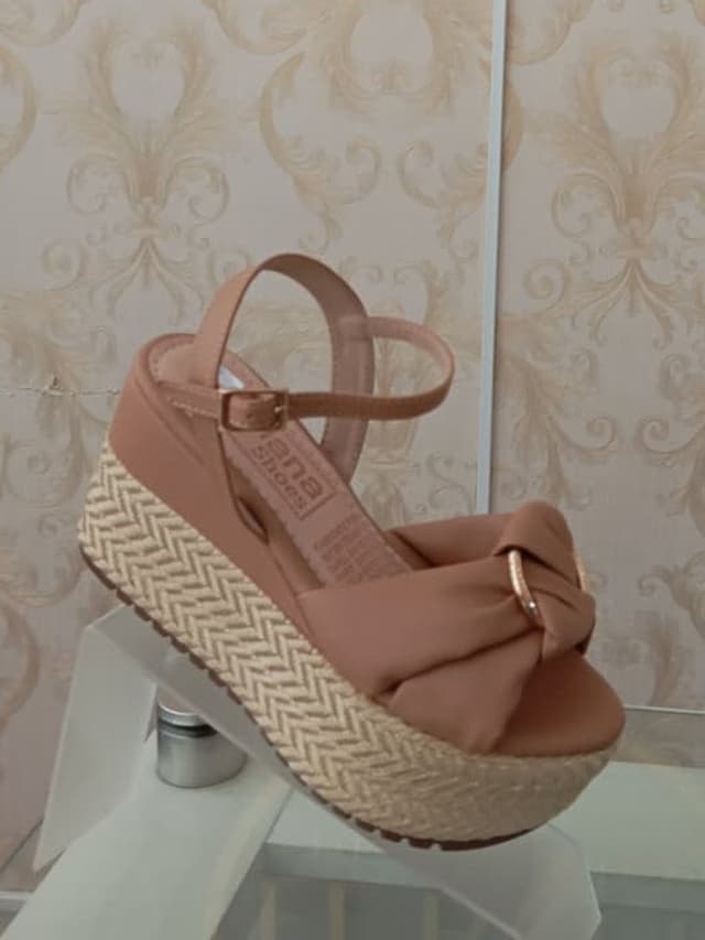 Sandalia plataforma de esparto con nudo al frente, calzado en El Baúl de la Moda, Jamundí